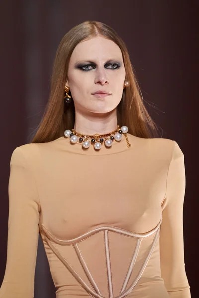 Look 28